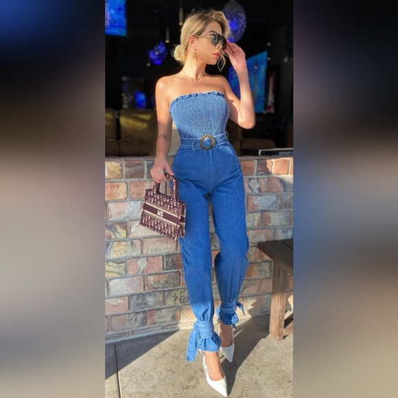 Fashion Nova High Rise Blue Jeans - Picture 1 of 7